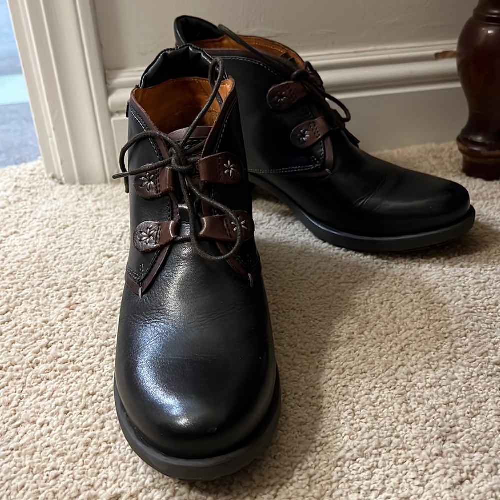 Pikolinos LeMans black booties- worn once size 8.5